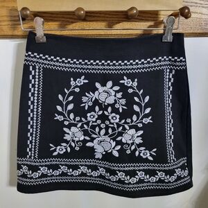 Francescas Mi Ami Black And White Embroidered Floral Mini Skirt, Size S